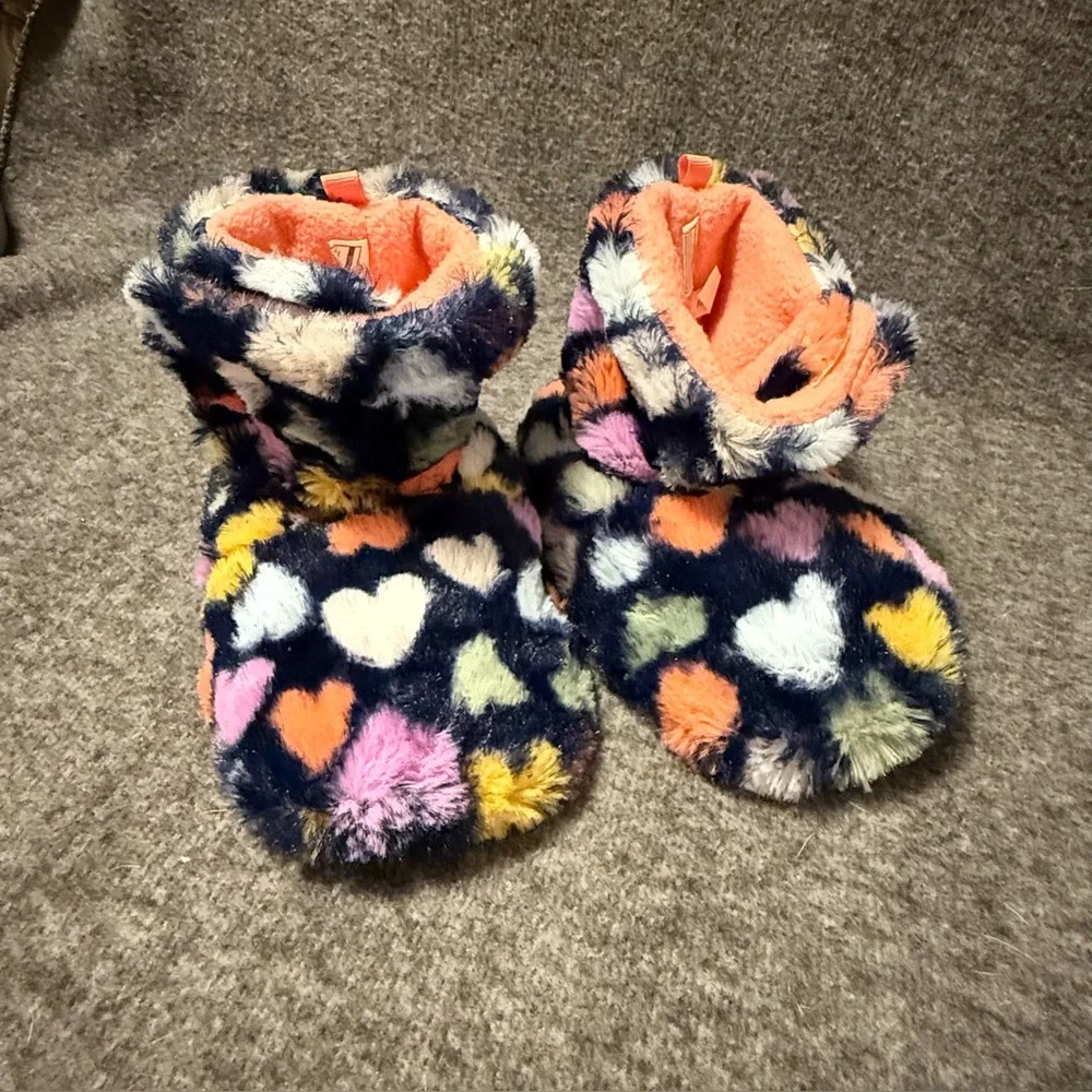 Carters Cozy Heart Pattern Kids Slipper Boots‎ Girls Size 7-8 Faux Fur